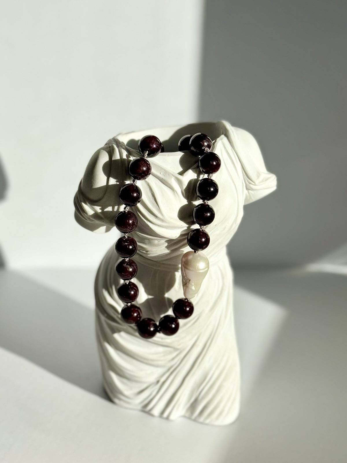 Garnet & Freshwater Pearl Knotted Necklace | The Art Museum Collection